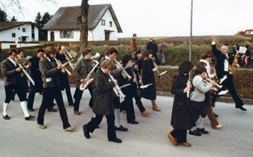 Hechendorfer Blasmusik marschiert